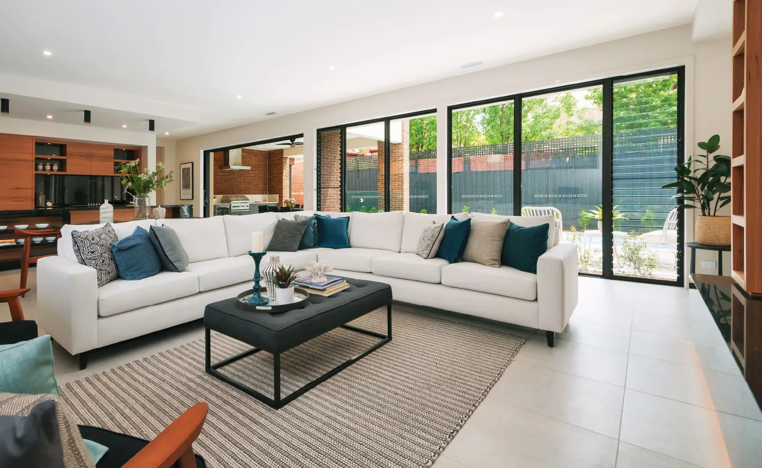 Aluminium Fixed Windows, Louvre Windows and Cavity Sliding Door