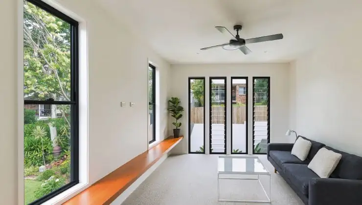 Two Aluminium Double Hung Windows and Four Louvre Windows
